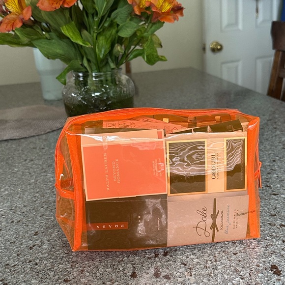 Beauty Sampler Set - Picture 2 of 2